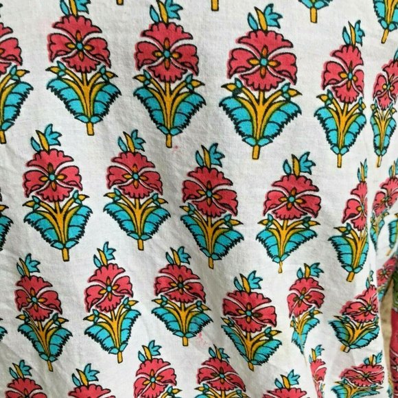 Liza Byrd Floral Top No size tag See my measurements EUC Pit to Pit 16… - Picture 3 of 12